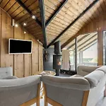 2 Bedroom Lovely In * Melby